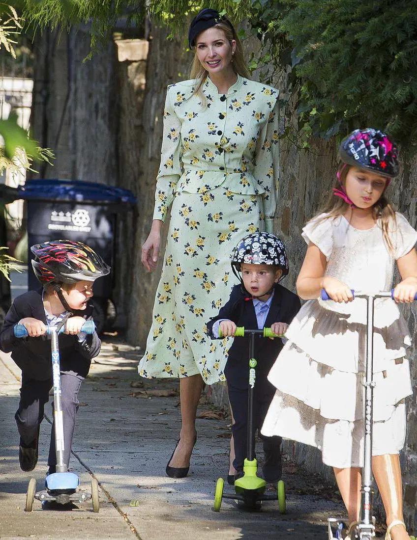 伊万卡家中为小儿子庆生，儿子穿维尼熊卡通装太可爱，颜值像妈妈