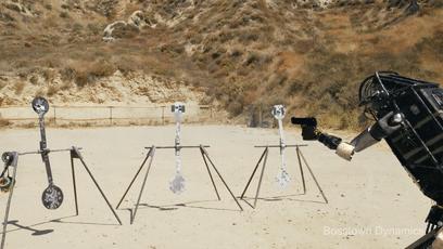 遭遇百般霸凌后,机器人竟将枪口对准人类