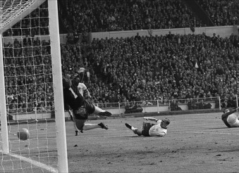 欧文谈假摔,分析欧文假摔裁判误判的原因