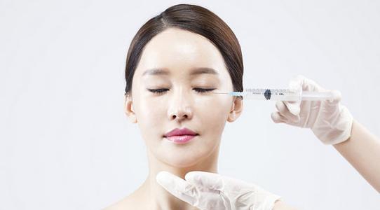 瘦脸针和吸脂哪个副作用小,打瘦脸针和吸脂哪个更安全
