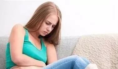 大姨妈只来两三天血少发黑,一个月来三次大姨妈还是黑色的血