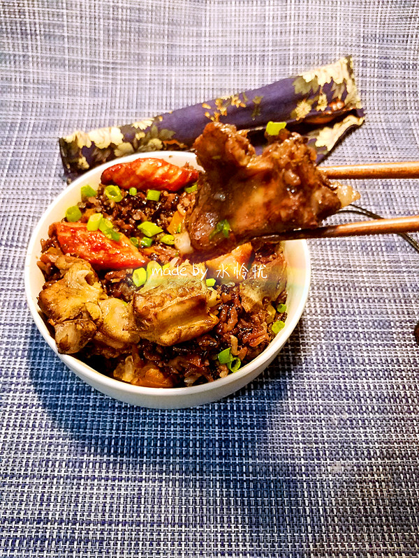 面包机也可以做煲仔饭哟，排骨黑米煲仔饭，就是这么的简单好吃