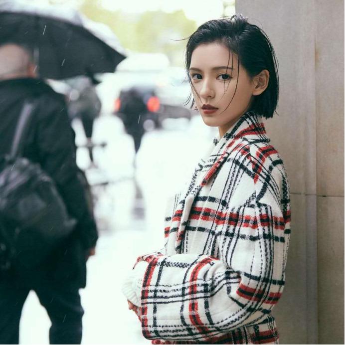 张予曦走路霸气混剪,张予曦模特走秀黑色外套品牌