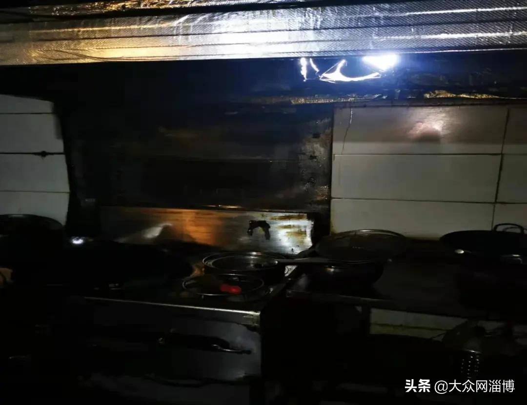 曝光餐饮后厨脏乱差违法吗,曝光滨州多家餐饮店上黑榜