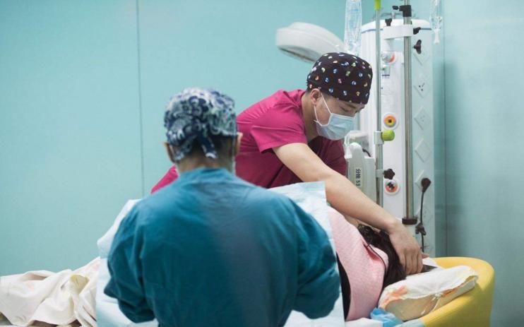 顺产生娃怎么防止拉屎,分娩时拉出大便怎么办