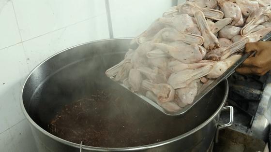 一天卖300只烧鹅,一天只卖400个卷饼