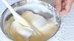 戚风蛋糕蛋黄糊搅拌时有阻力,戚风蛋糕蛋黄糊搅拌手法