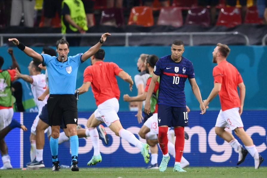 法国欧洲杯爆冷出局背后的故事,法国世界杯内讧小组出局