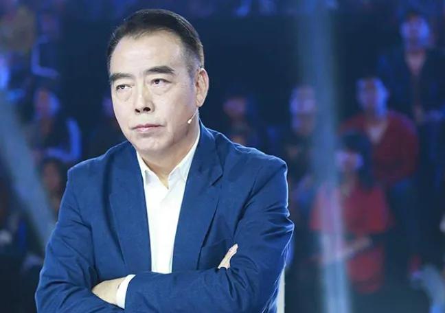 “京圈公主”猎男记：从不跟穷人恋爱，52岁为何至今未婚？