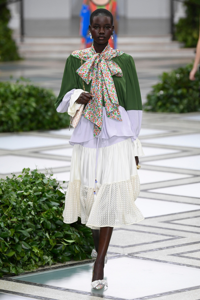 toryburch2020白色刺绣裙子,toryburch小香风裙子