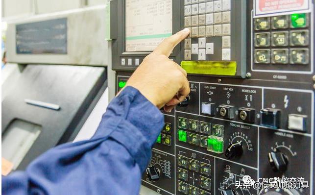 做数控技术员有没有前途,工厂里做数控技术员好吗