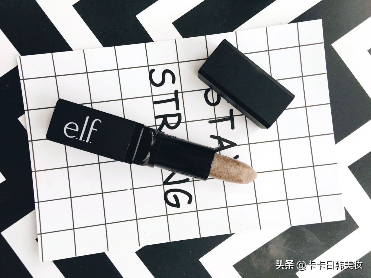 唇纹深嘴唇干裂起皮小妙招,嘴唇干燥脱皮唇纹深用什么唇膏好