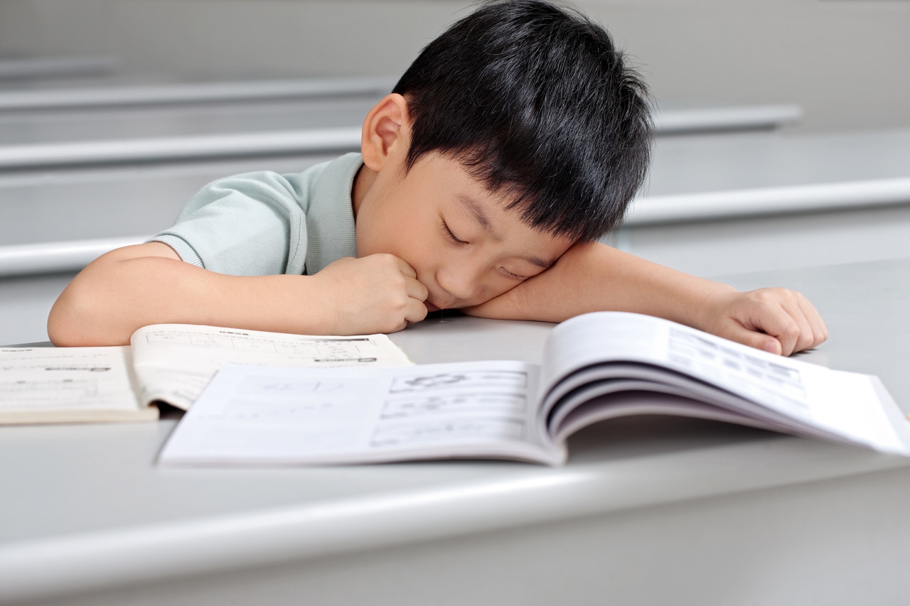 上课如何快速的解决犯困的问题,上课犯困怎么办最有效的方法