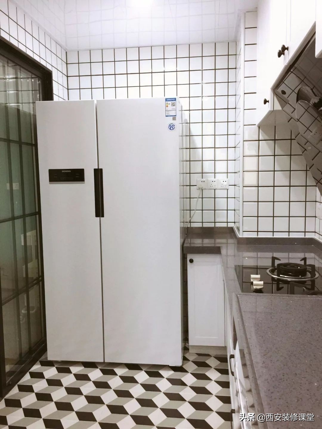 冰箱都放在房子什么位置,房子小冰箱太大真的占地方