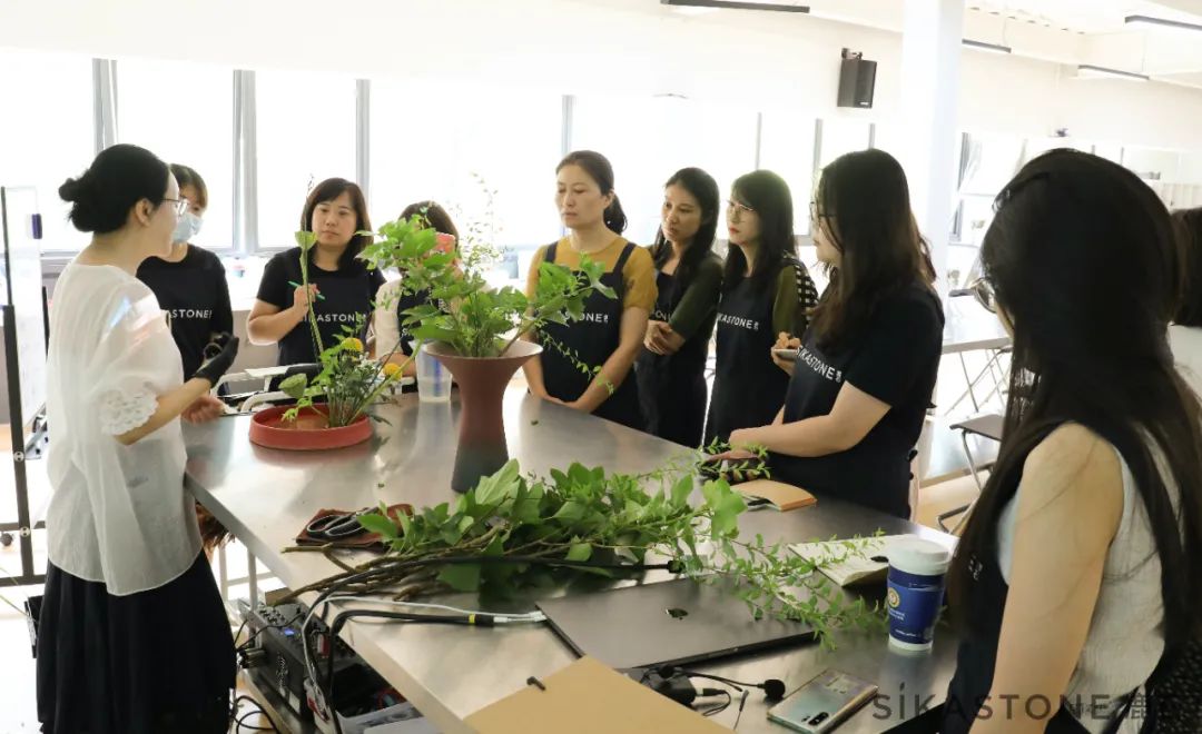 “打造拥有设计风格的花店，让卖花成为一门艺术”