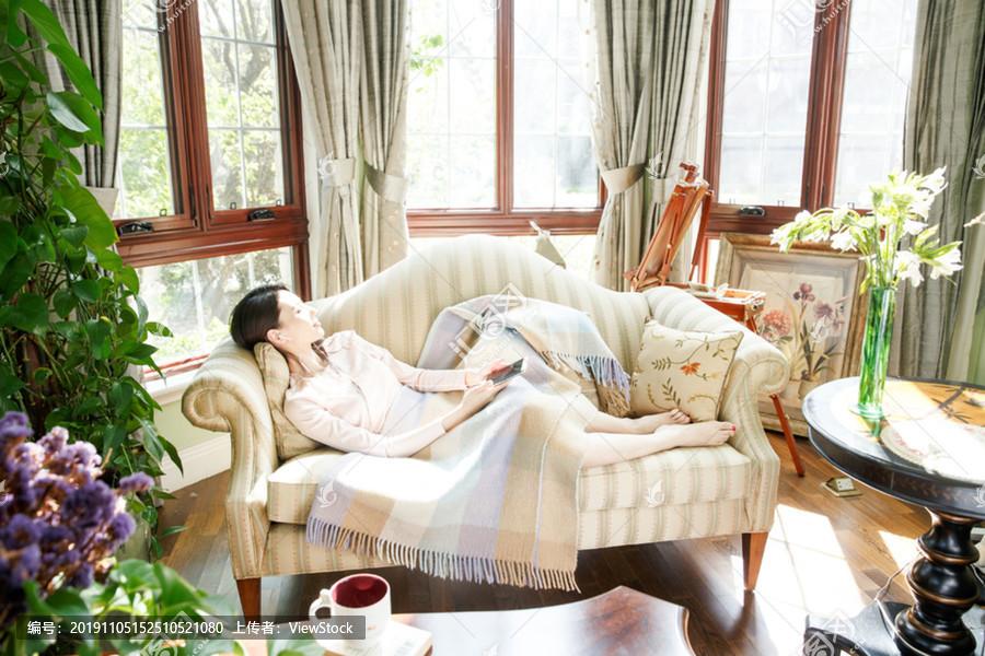 颈椎病到底适合软枕头还是硬枕头,颈椎病适合什么枕头