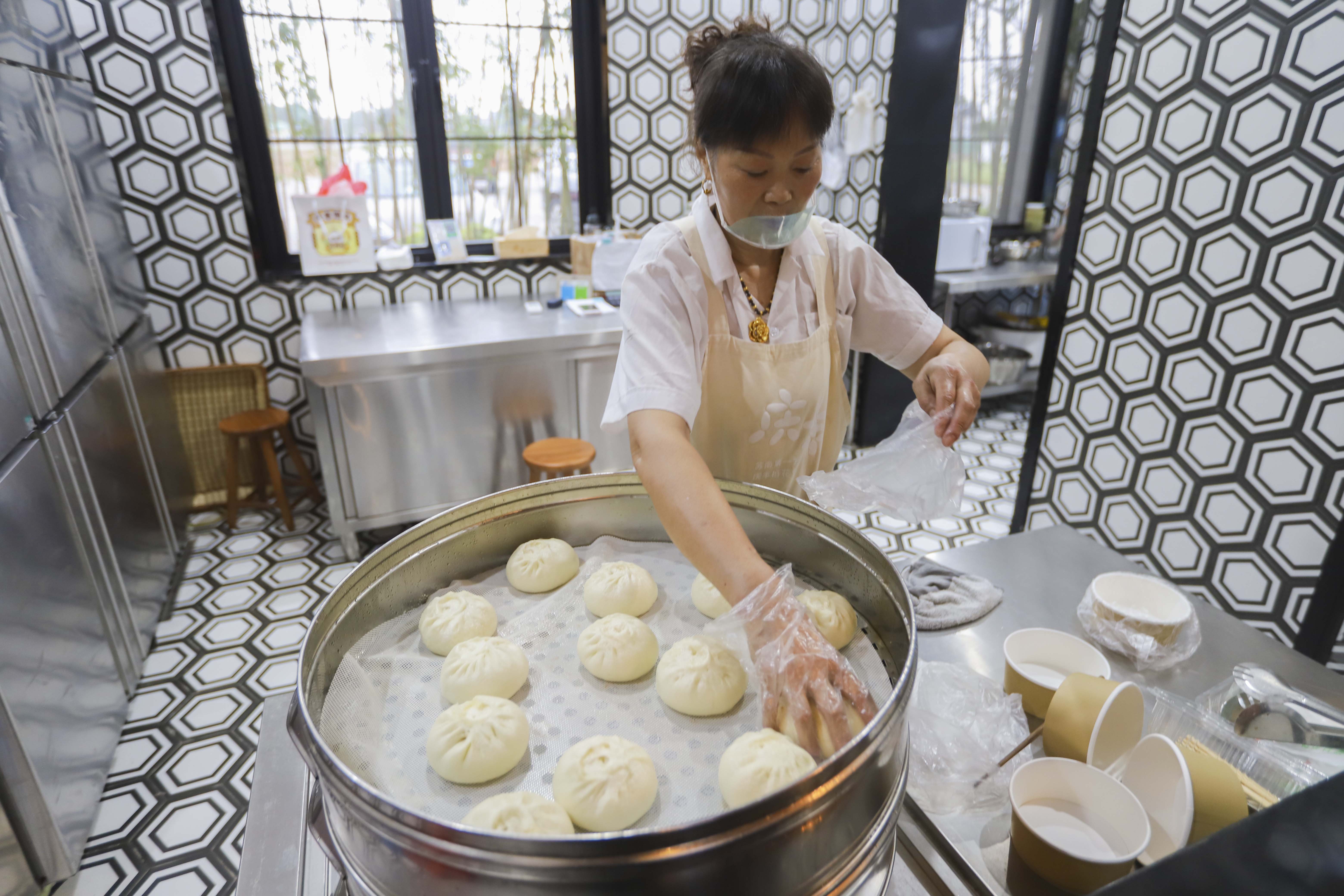 良田沃野蝶飞蜂拥，溧阳网红庆丰村的C位出道之路，果然迷人诱人