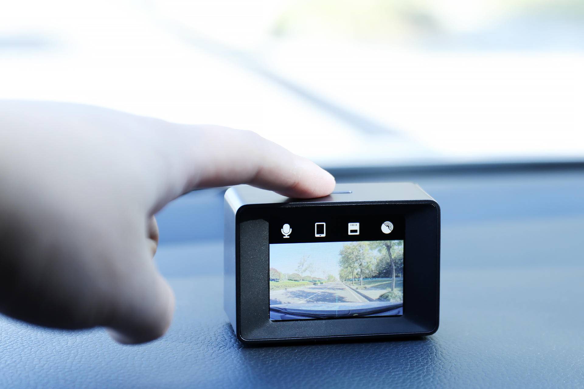 还有这等好事？花行车记录仪的钱体验豪车标配的高级驾驶辅助