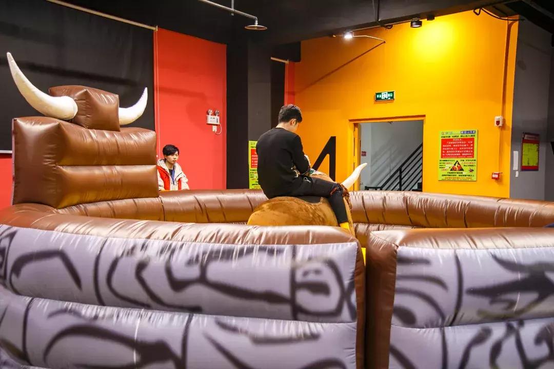 蹦床乐园闯关攀岩,蹦床馆嗨玩