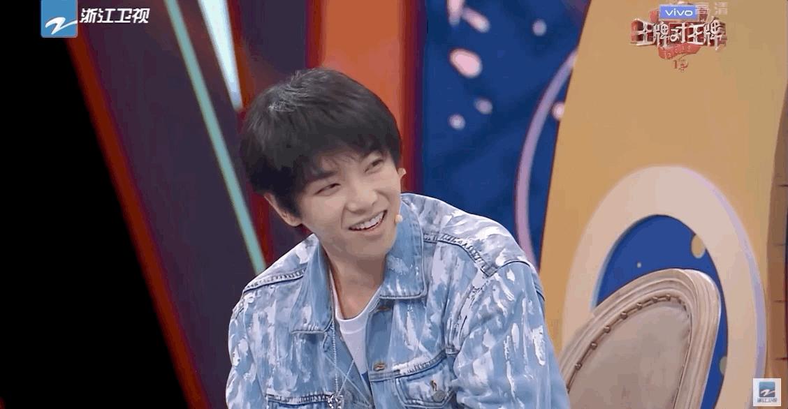 别在路边商量抢银行的计划了，监控探头已经学会了读唇术