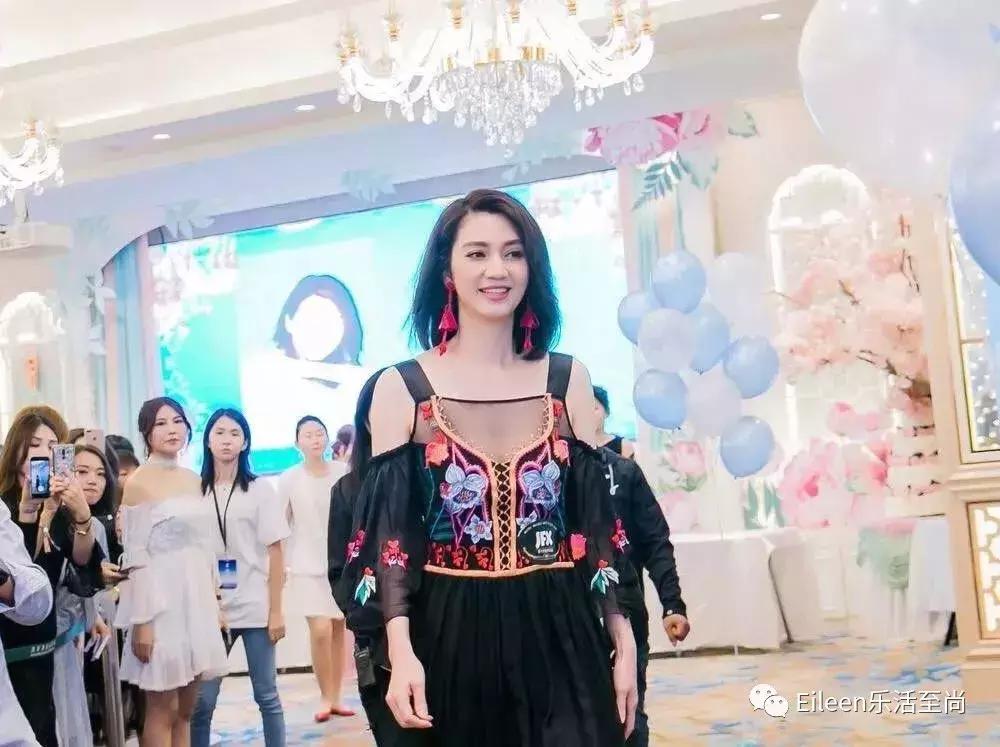 前任总爱碰瓷，老公疑似出轨，49岁香江美人情路坎坷难断爱