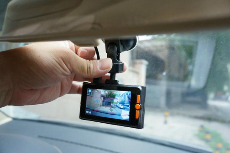 行车记录仪为什么只安装前面的,行车记录仪为什么不标配