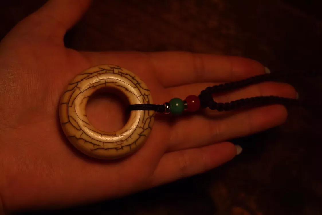 象牙裂的地方发黑,象牙裂了