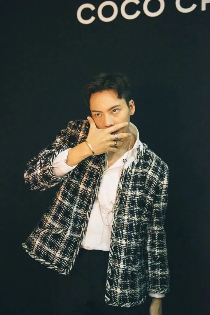 王一博的女性魅力,王一博穿女装vs肖战穿女装