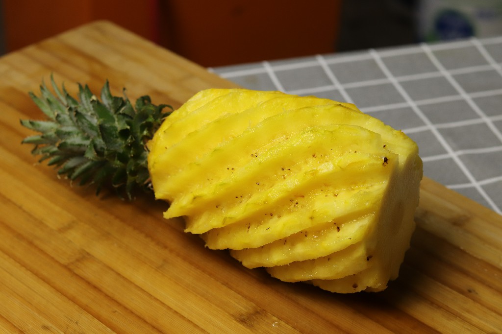 买菠萝最好的方法图解,买菠萝的4个技巧是什么