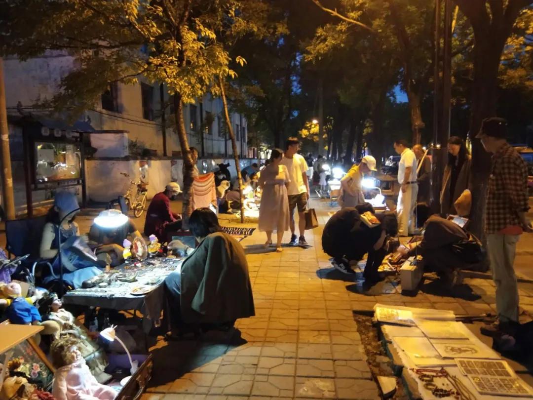 大理客栈月租百元，散步、读书、摆摊