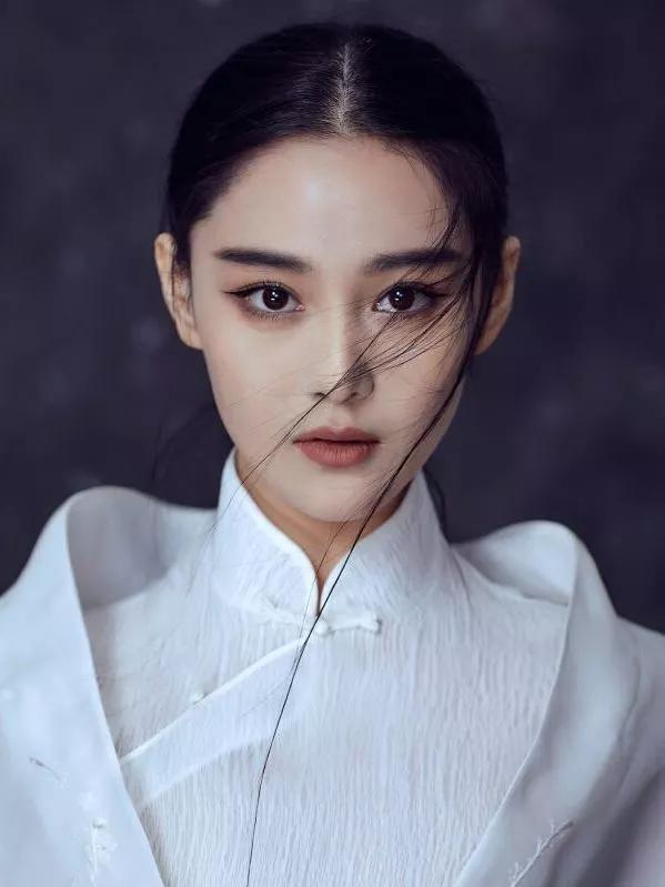 大脸女孩如何显脸小,大脸妹子必学的瘦脸诀窍