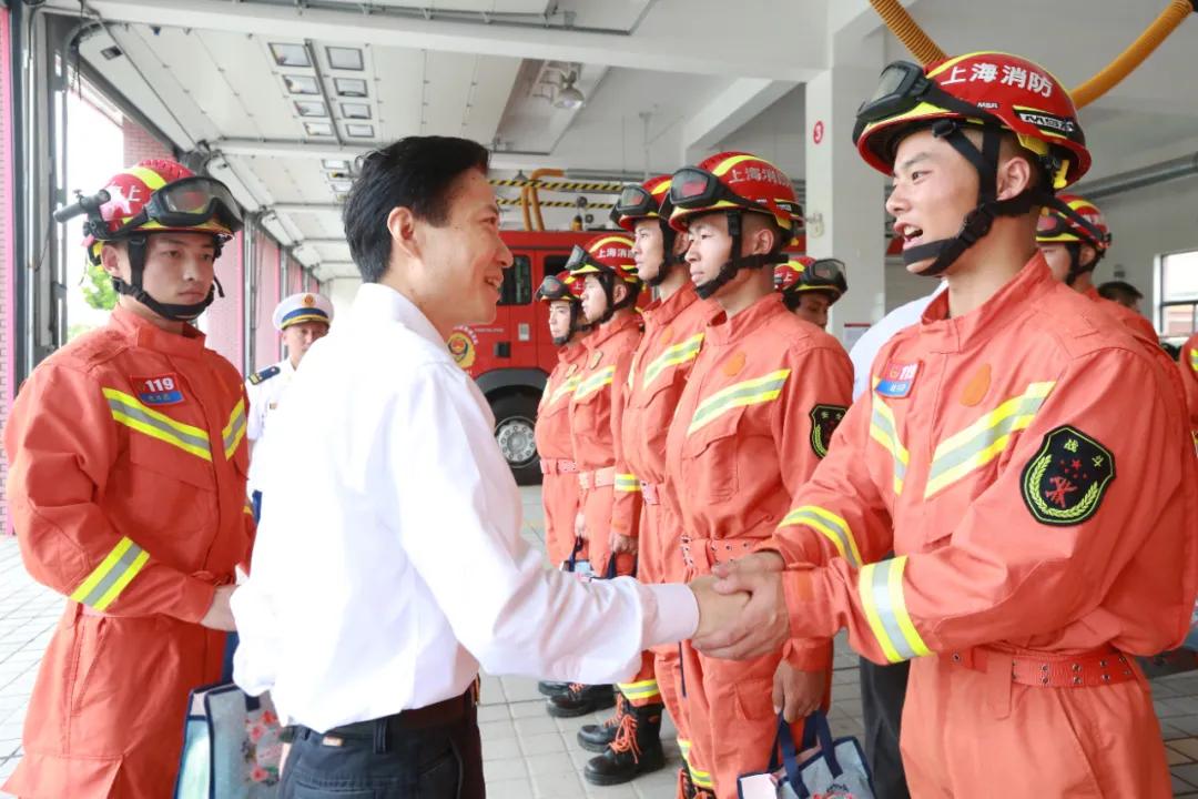 春节前走访慰问部队军民鱼水情深,新春走基层慰问官兵