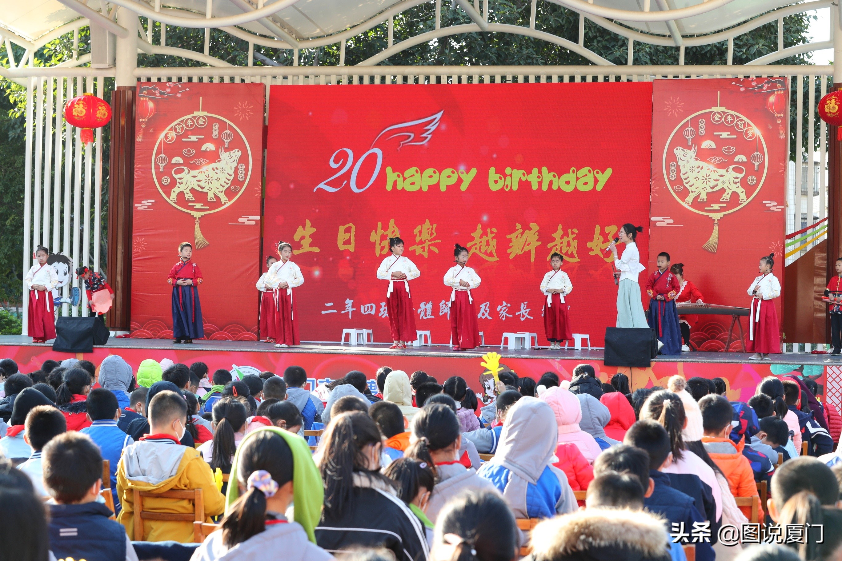 东渡二小凤凰花开,厦门市东渡小学2017年长什么样