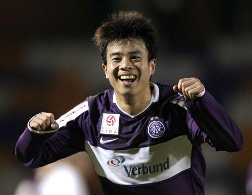 40岁中国足球留洋传奇宣布退役,目前留洋的中国足球运动员有哪些