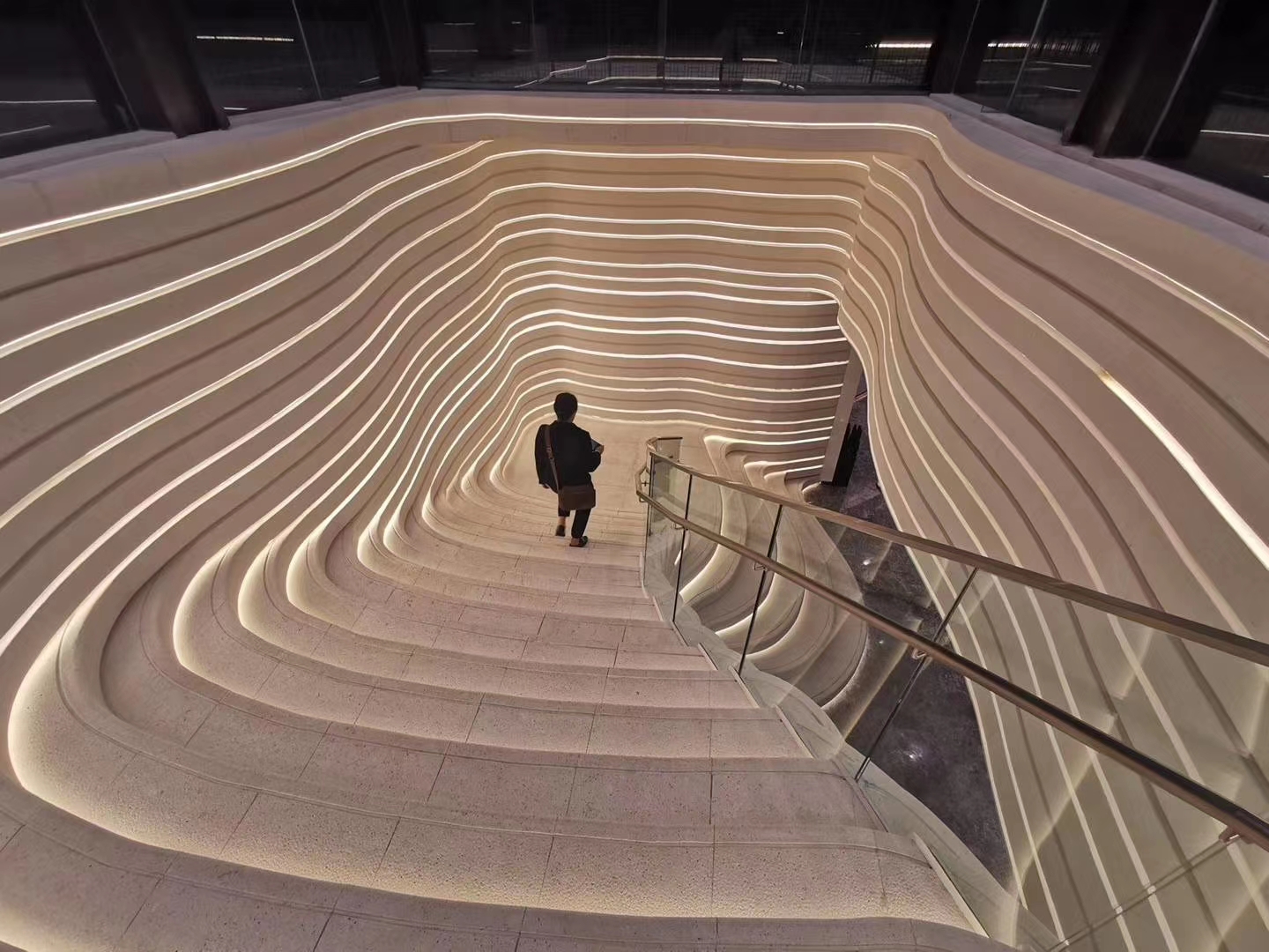 金茂府东区为啥便宜,东湖金茂府值得购买吗