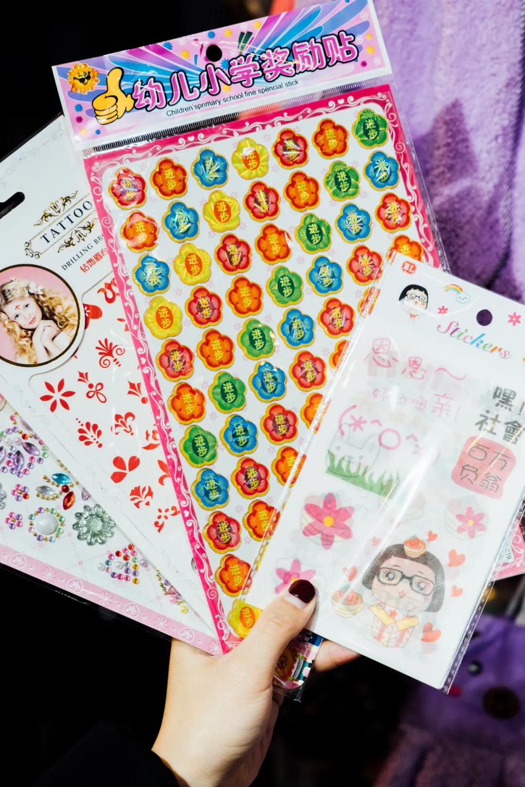 活着的两元店，2块钱能买啥？