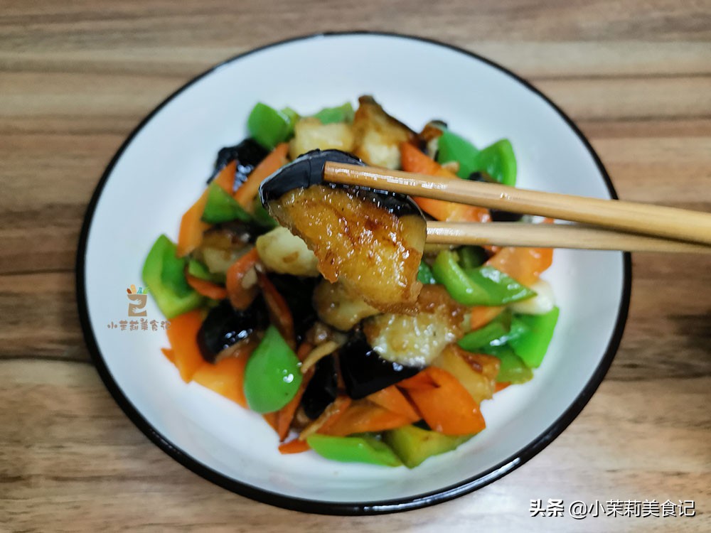 炒茄子不吸油诀窍,炒茄子费油只需小技巧