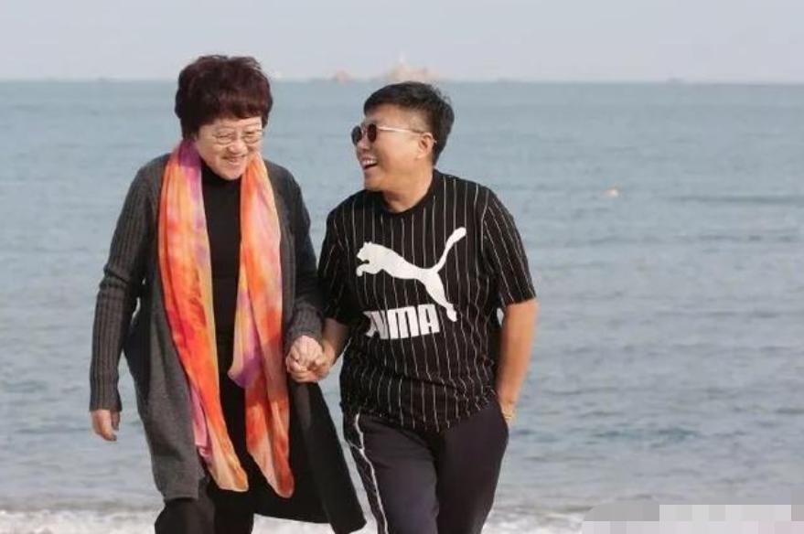 李银河嫁给王小波了吗,李银河领养的儿子如今怎样