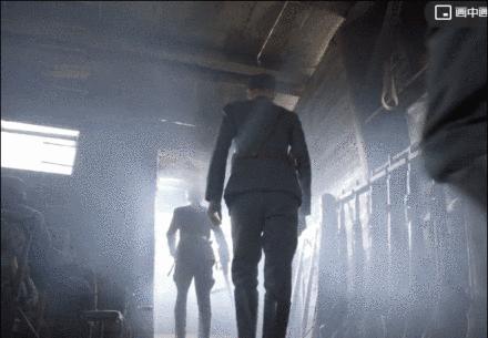 民国军装男神霸气出场,成毅帅气军装