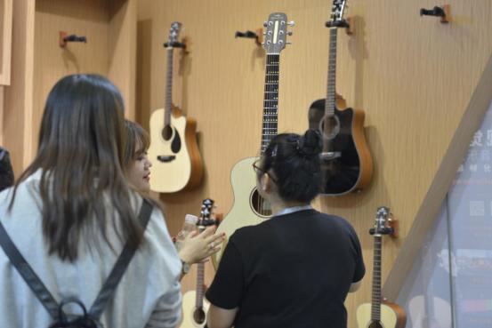 卡马poputar联名款价格,成为吉他大师级很难吗