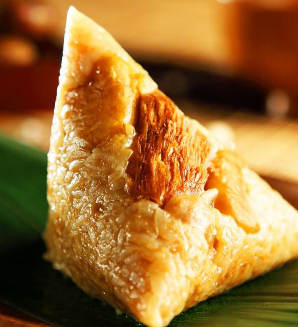 外国人吃粽子就是不按常理出牌,韩国日本的粽子吃法