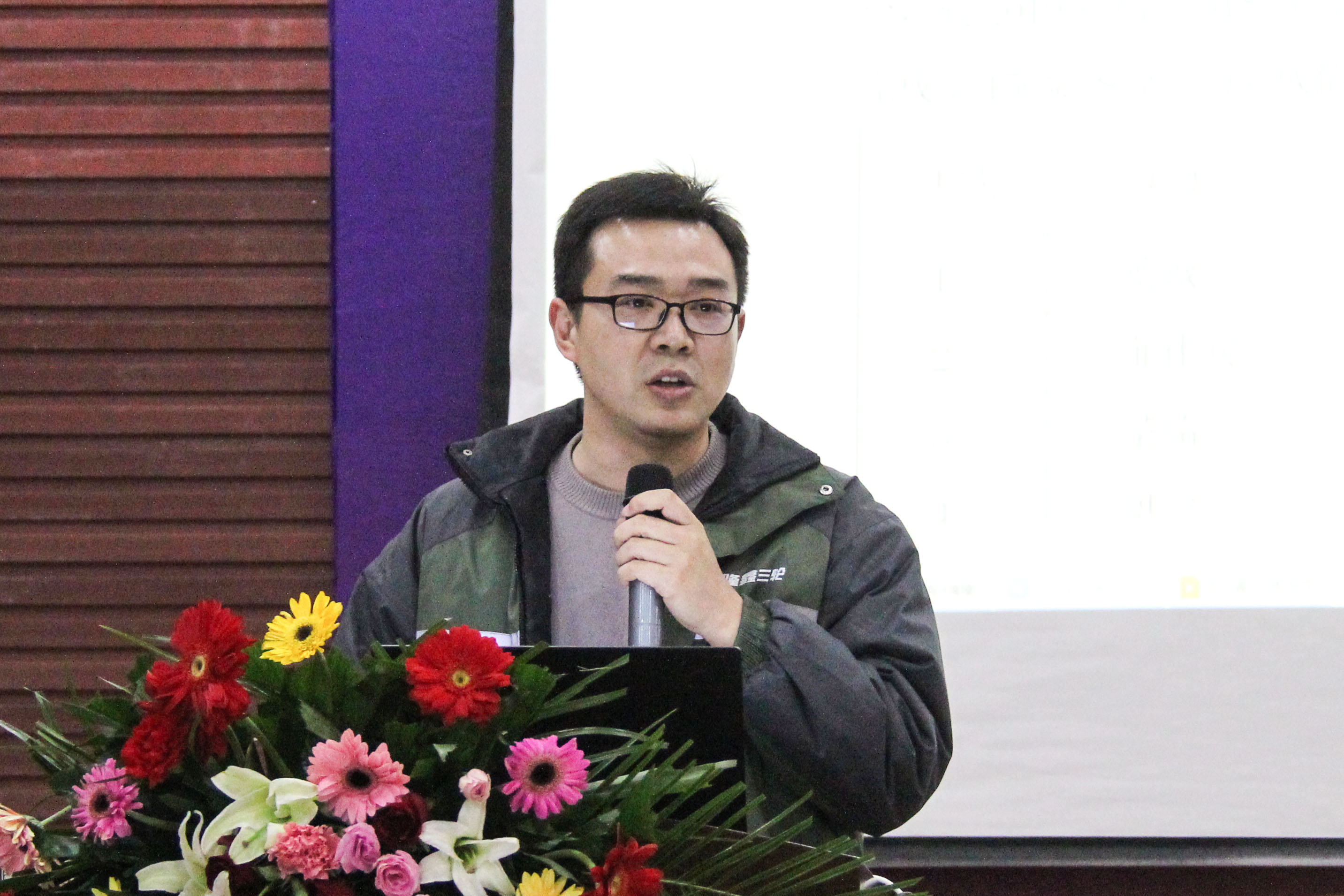 隆鑫致敬奋斗者,隆鑫动力摩托