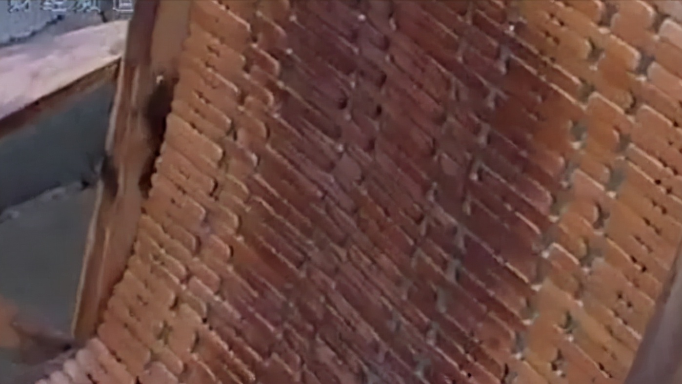 老人突然人体自燃烧成灰,老人自燃真实视频