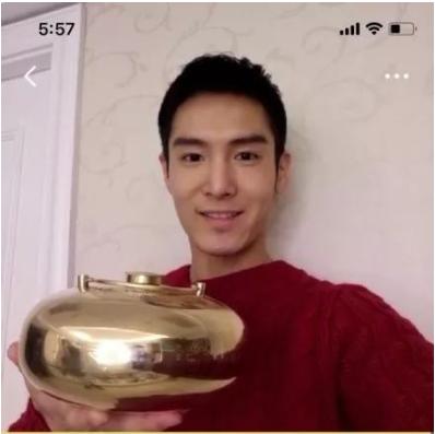 花800抢了郑爽3万的表，回头还骂郑爽缺心眼，网友：吃相太难看