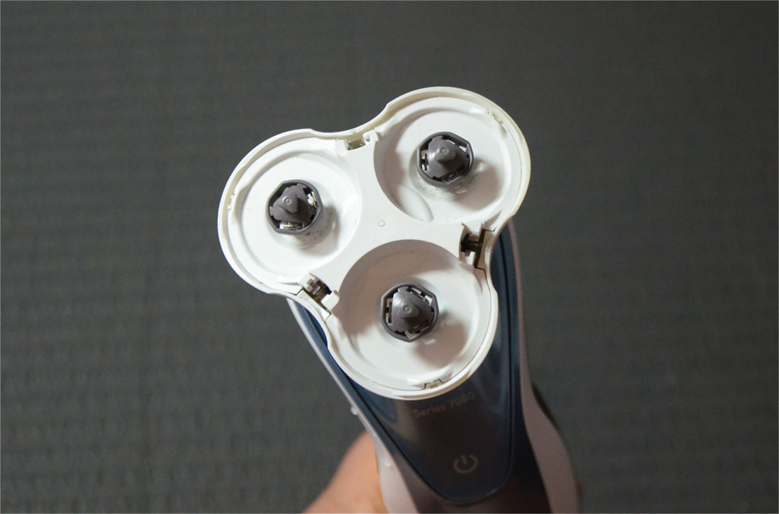 飞利浦s7000剃须刀怎样全身水洗,飞利浦剃须刀s7000使用说明