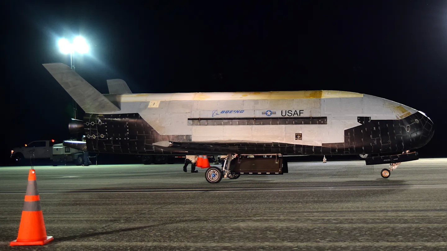 全球爱好和平国家的噩梦“达摩克里斯之剑”X-37B70图