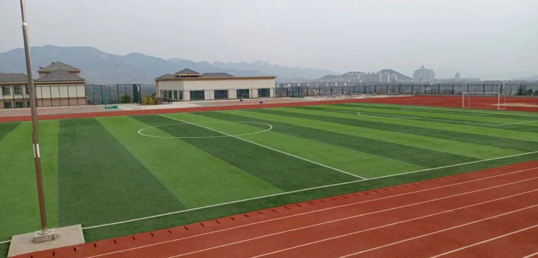 办人民满意的教育学校幼儿园,改善乡村学校环境