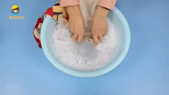 棕色衣服有霉斑怎么办,不是纯白的衣服有霉斑怎样去除