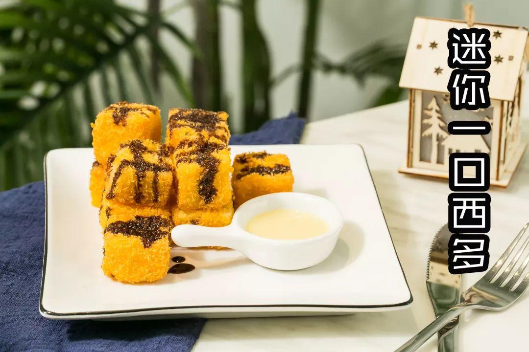 双色的双层小店，晚上有满天星星，呆足一天也不够