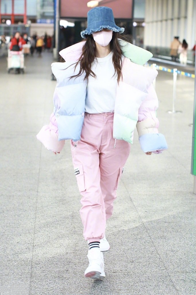 今年棉衣不受宠了，现在流行穿棉花糖服，杨颖都上头了